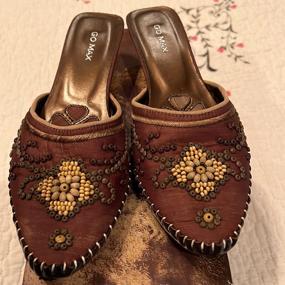 GO MAX WOMENS SLIDES SHOES CLOGS IN SZ 6 1/2…MATERIAL AND BEADS…GENTLY WORN!!!